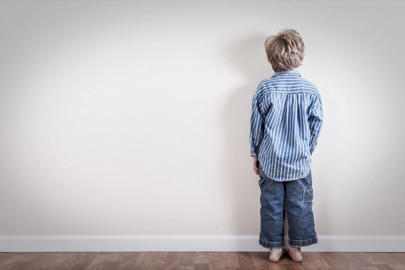 Dạy con không đòi roi mà hiệu quả bất ngờ với hình phạt time-out 1