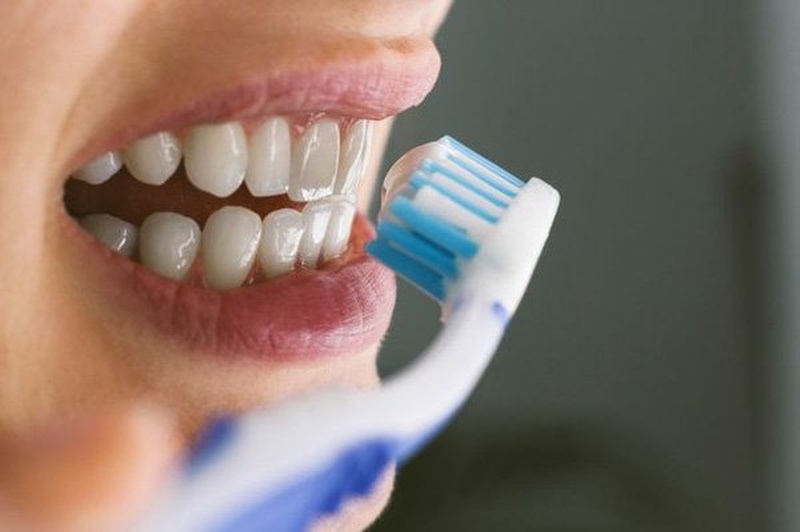 Phụ nữ sau sinh có được đánh răng không? 2