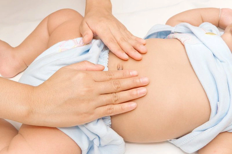 Xoa bụng chữa đầy hơi cho trẻ sơ sinh, liệu có hiệu quả 3