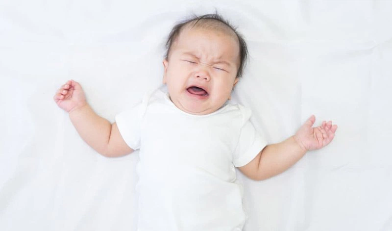 Trẻ bị đái dắt là do nguyên nhân bệnh lý