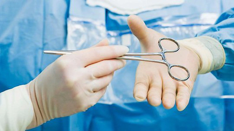 Cắt chỉ vết thương có đau không? Bao lâu thì cắt được? 2