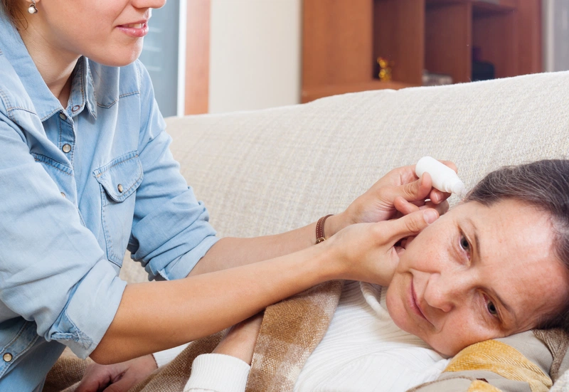 Một số cách điều trị vảy nến ở tai mà bạn nên biết3