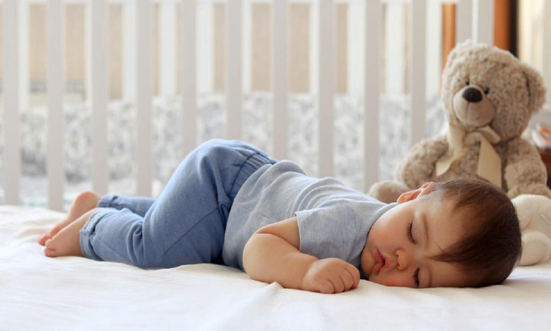 Trẻ nên ngủ lúc mấy giờ để tăng chiều cao?