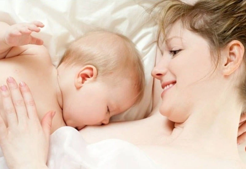 2 tuần đầu trẻ sơ sinh tăng bao nhiêu kg là được?-2