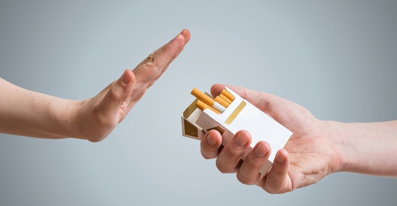 Nếu bạn hút thuốc, bỏ thuốc lá có thể giúp cải thiện cholesterol HDL của bạn