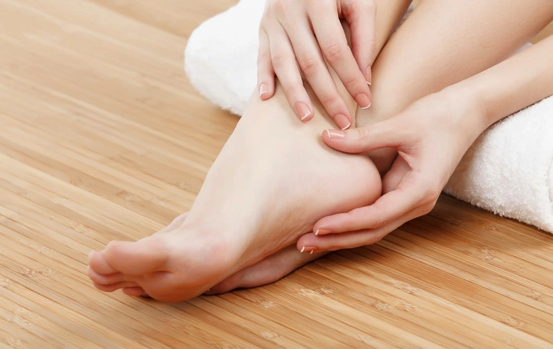 5 cách trị nứt gót chân sau khi sinh hiệu quả cho mẹ bỉm 3