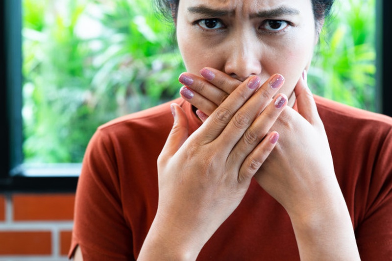 Tình trạng hôi miệng làm bạn mất tự tin trong cuộc sống thường ngày