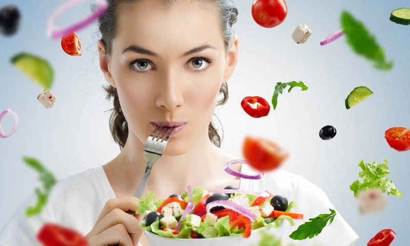 Ăn salad trước khi ăn giúp hạn chế lượng tinh bột, đường, chất béo trong bữa ăn