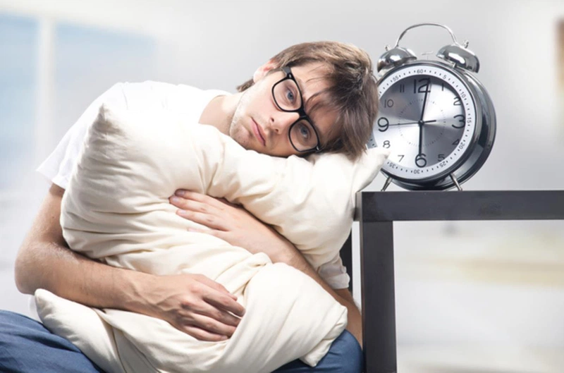 Bệnh mất ngủ làm người bệnh không thể ngủ đủ giấc khiến cơ thể mệt mỏi