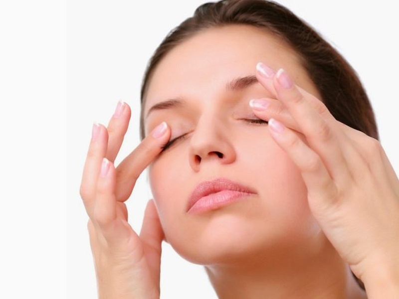 Massage mắt giúp giảm mỏi mắt, thư giãn các dây thần kinh
