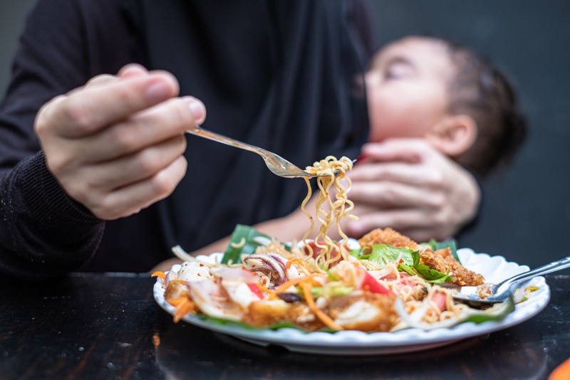 Giải đáp thắc mắc: Phụ nữ sau sinh ăn gì nhiều sữa mà không béo?