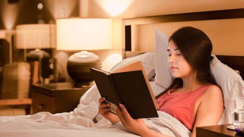 đọc sách giúp bạn dễ ngủ hơn