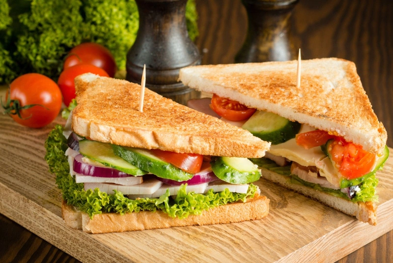 Bật mí cho bạn 1 lát bánh mì sandwich bao nhiêu calo 3