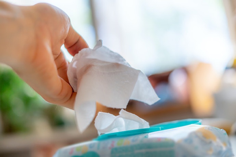 Cách sử dụng khăn ướt đúng: không lạm dụng