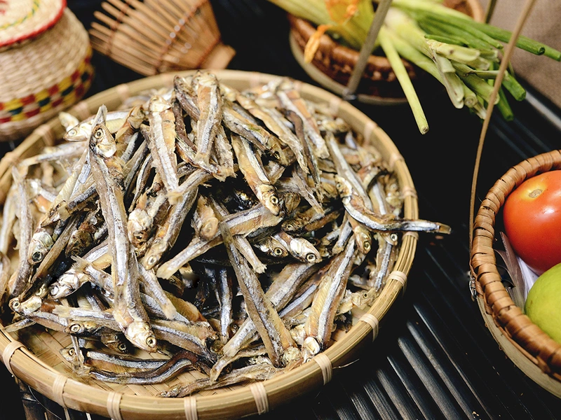 Bầu ăn cá cơm được không? Lợi ích sức khỏe cá cơm mang đến cho mẹ bầu 2