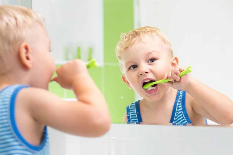 Bí quyết vệ sinh răng miệng cho bé 2 tuổi theo chuẩn y khoa 3