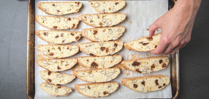 Mách bạn cách làm bánh biscotti không cần bột nở tại nhà 2