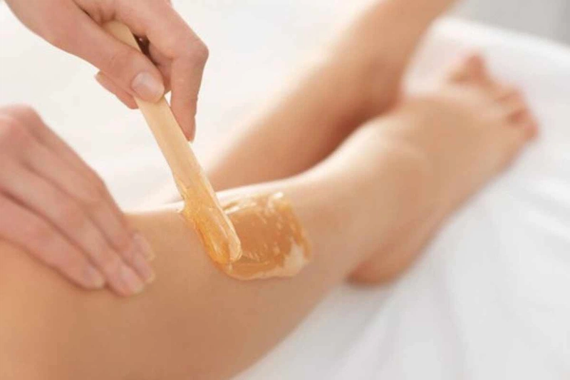 Bôi mỡ trăn vào vết thương hở 1