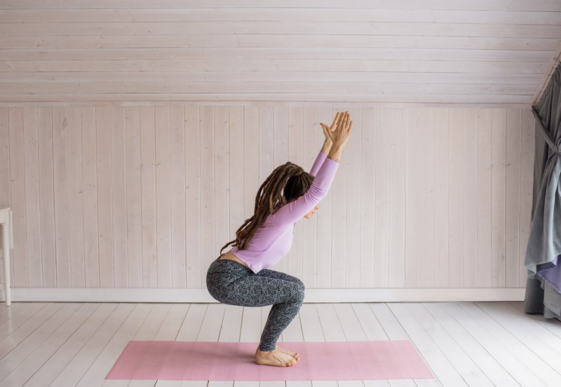 Các bài tập với thảm yoga cực kỳ đơn giản mà bạn nên biết 5