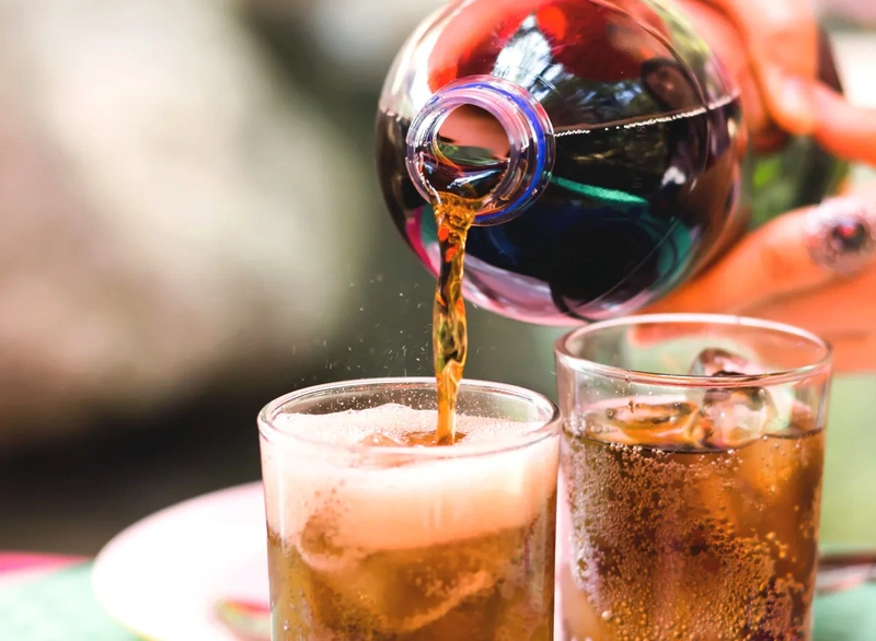 Caffein có trong nước ngọt cũng góp phần khiến mật độ xương giảm đi 2