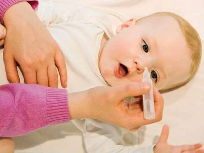 Cẩn trọng khi vệ sinh mũi cho trẻ sơ sinh bằng tăm bông 2