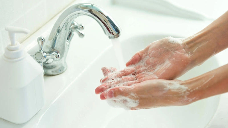 Cẩn trọng khi vệ sinh mũi cho trẻ sơ sinh bằng tăm bông 4