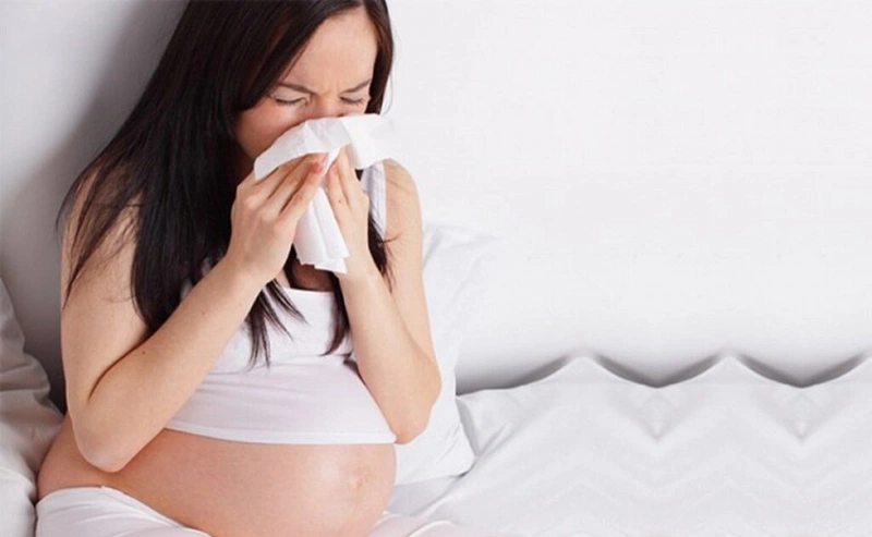 Giải đáp thắc mắc: Mẹ bầu uống nước đá được không, có ảnh hưởng đến thai nhi không? 2