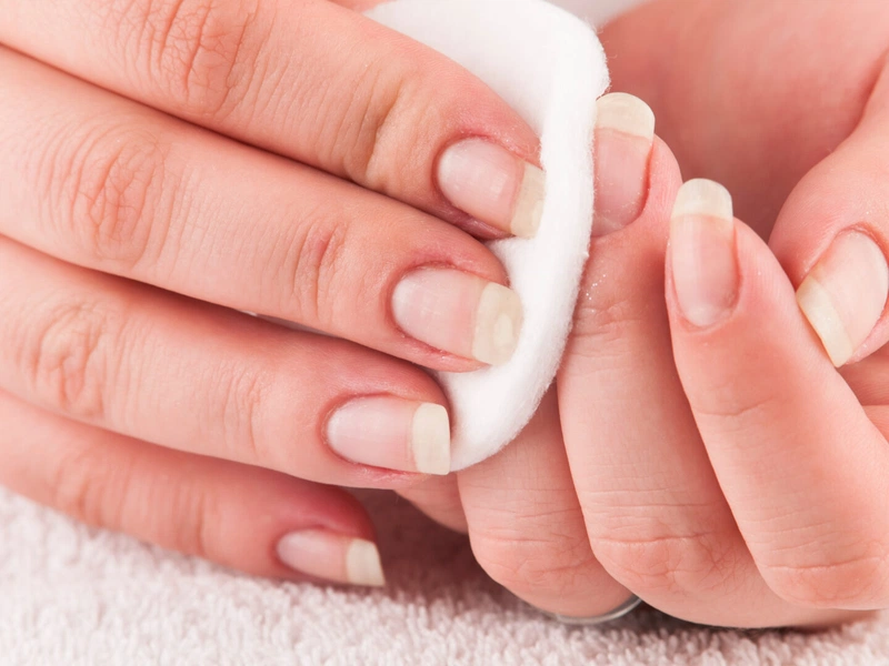 Hướng dẫn tẩy sơn móng tay nhanh nhất an toàn hiệu quả 2