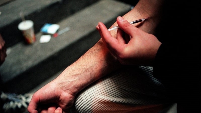 Lượng máu đủ để lây nhiễm HIV là bao nhiêu? HIV dễ lây không? 2