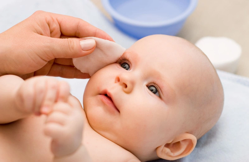 Một số thuốc nhỏ mắt cho trẻ sơ sinh bị ghèn 4
