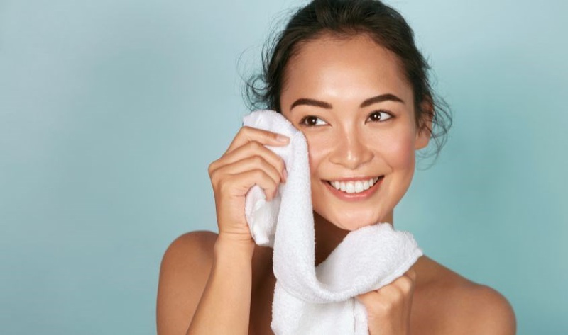 Mụn nội tiết là gì? Cách chăm sóc khi da bị nổi mụn nội tiết 2