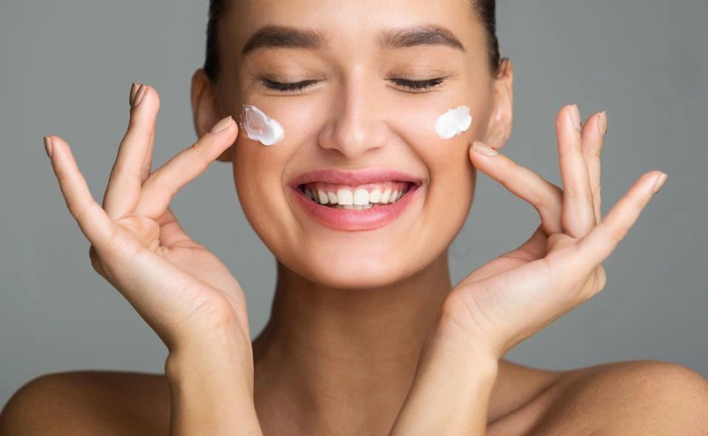 Mụn nội tiết là gì? Cách chăm sóc khi da bị nổi mụn nội tiết 3