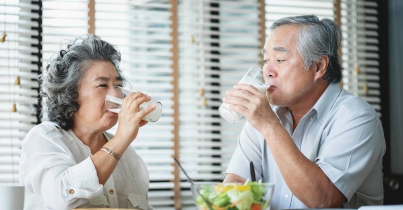 Người già ăn gì để bổ sung canxi? Bổ sung canxi cho người cao tuổi như thế nào là hợp lý? 4