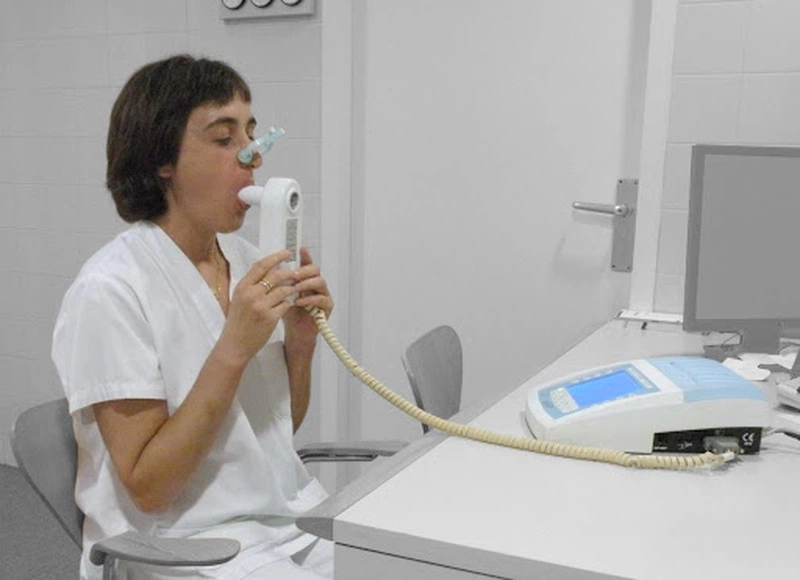 Những động tác tập hít thở dùng phế dung kế để kích thích 1