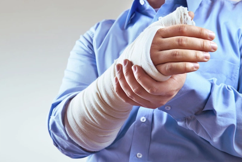 Những việc cần làm khi bong gân cổ tay bị sưng 3