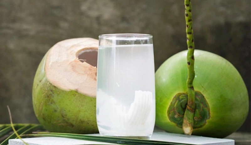 Nổi mề đay uống nước dừa được không? 2