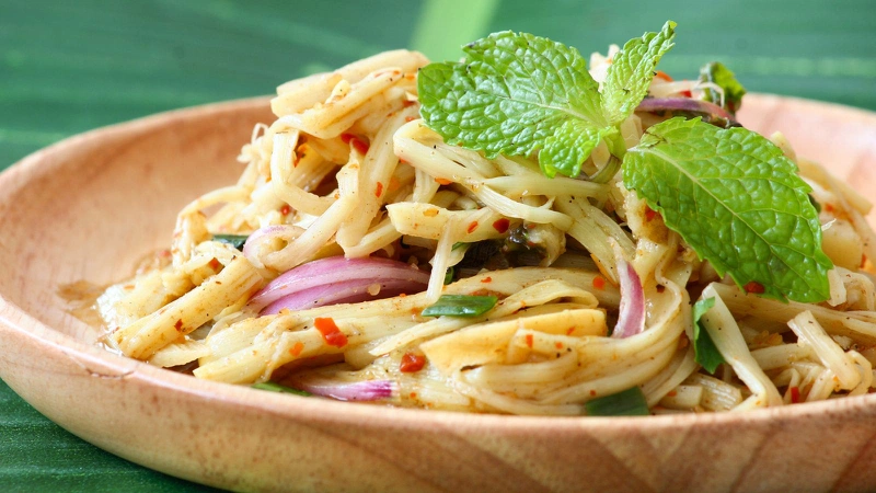 Phụ nữ sau sinh ăn măng được không? Những điều chị em cần lưu ý