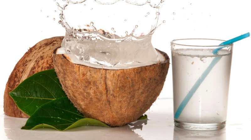 Xăm môi uống nước dừa có tốt không Bao lâu uống nước dừa