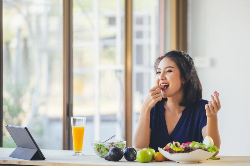 Thói quen gác tay lên trán khi ngủ là tốt hay xấu 3