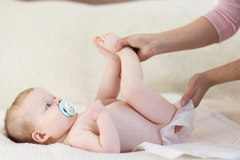 Trẻ uống sữa công thức đi ngoài màu trắng có nguy hiểm hay không? 2