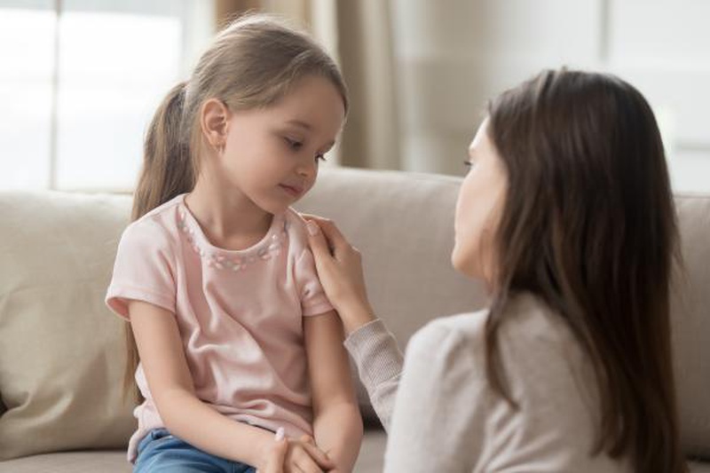 Trò chuyện với trẻ là một trong những cách hiệu quả để kiềm chế sự nổi loạn ở trẻ 2