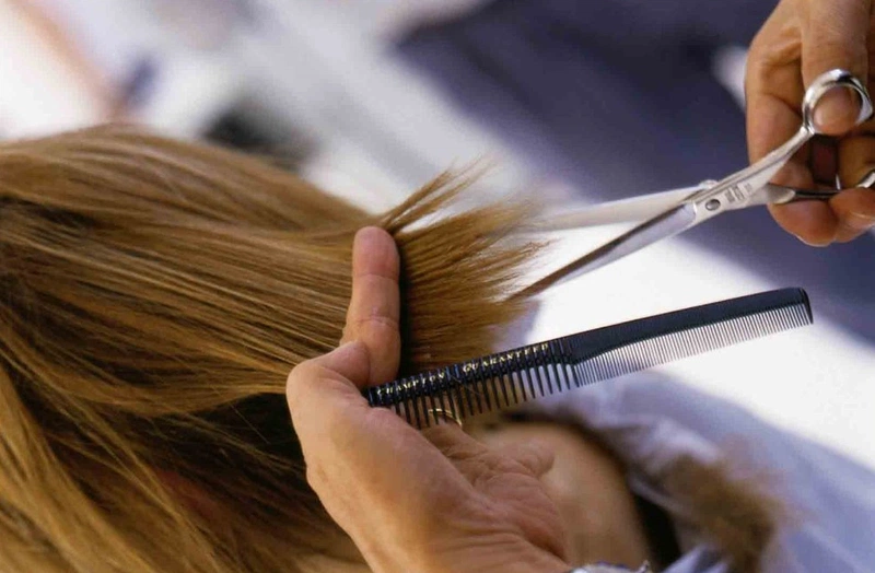 Tư vấn chăm sóc tóc: Tóc rụng nhiều có nên cắt ngắn không 2