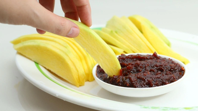 Tư vấn thẩm mỹ: Xăm môi có được ăn mắm ruốc không 2
