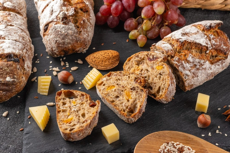 Bị ho ăn được bánh mì không?