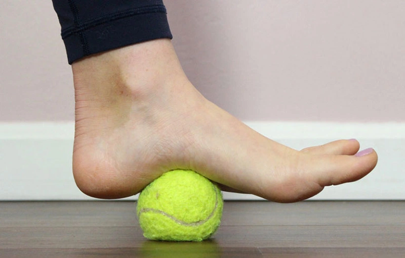 Hướng dẫn các bài tập vật lý trị liệu viêm cân gan bàn chân tại nhà 4