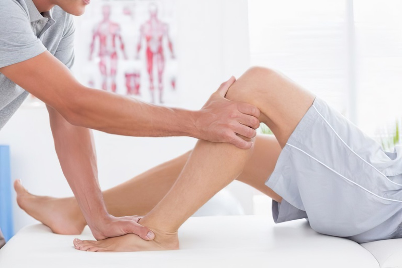 Bài tập phục hồi giãn dây chằng cổ chân