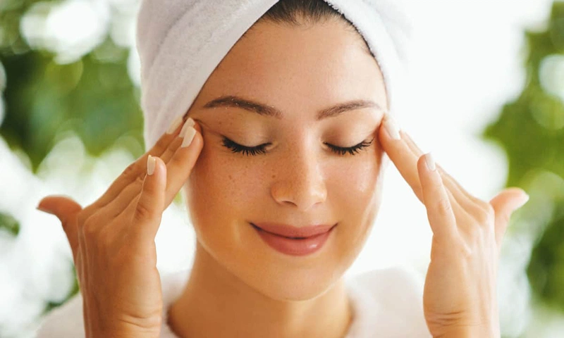 Kiên trì tập luyện các bài tập thể dục phù hợp sẽ giúp giảm quầng thâm và nếp nhăn trên mắt hiệu quả