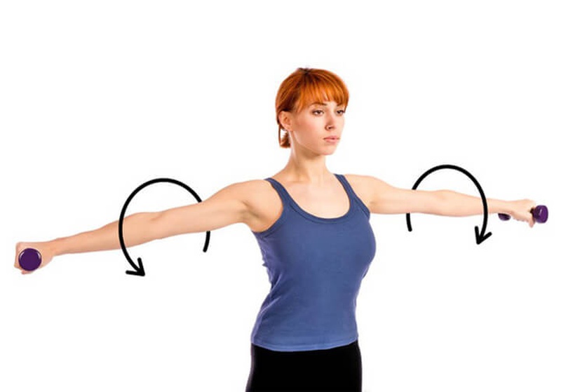 Bài tập nâng tay kết hợp với tạ giúp cơ tay hoạt động nhiều hơn, trở nên săn chắc và thon thả hơn