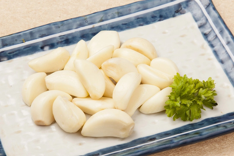 Bài thuốc dùng rượu tỏi trị trào ngược dạ dày 2