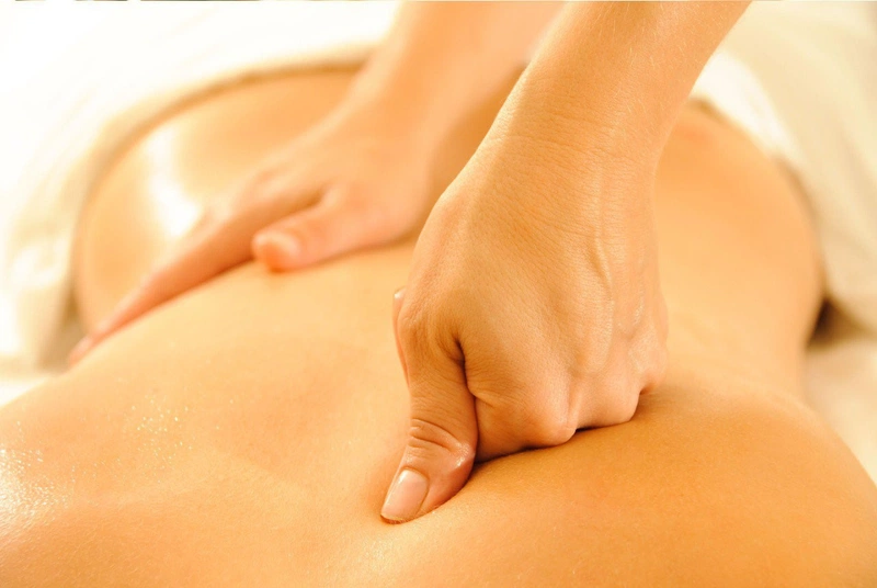 Bấm huyệt chữa đau dạ dày hiệu quả3